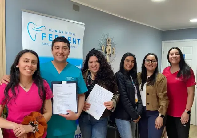 Representación de convenio entre ProMujer Chile y Clínica Dental Ferdent para apoyar la salud bucal de sus usuarias