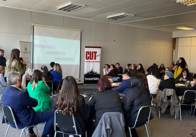 Representación de encuentro regional sobre buenas prácticas laborales en la Región de Los Ríos